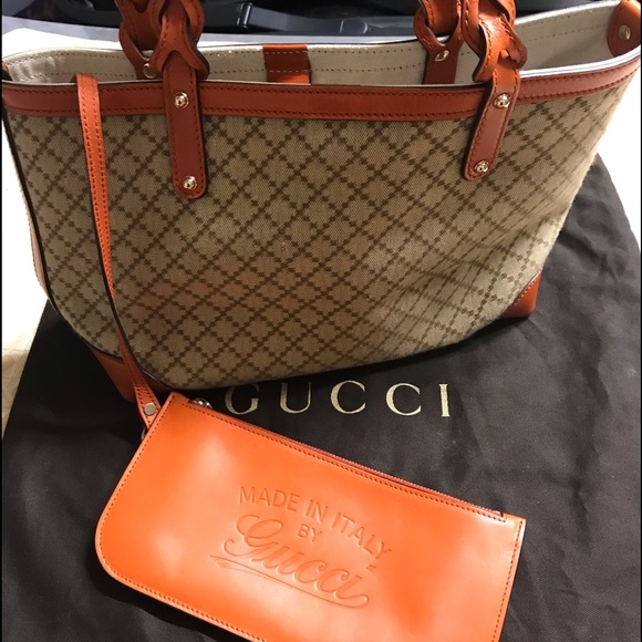 Authentic Gucci Shoulder bag with built in pouch. - Picture 1 of 12